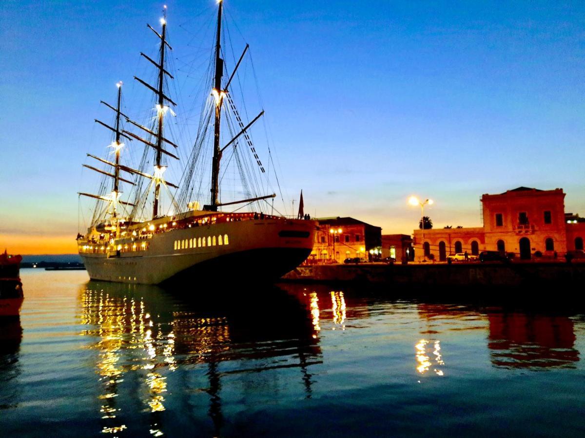 Incantevole Appartamento In Palazzo Storico Ortigia Syrakusa Exteriör bild