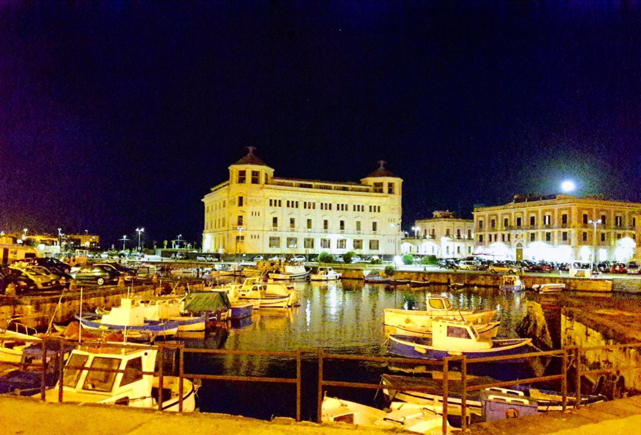 Incantevole Appartamento In Palazzo Storico Ortigia Syrakusa Exteriör bild